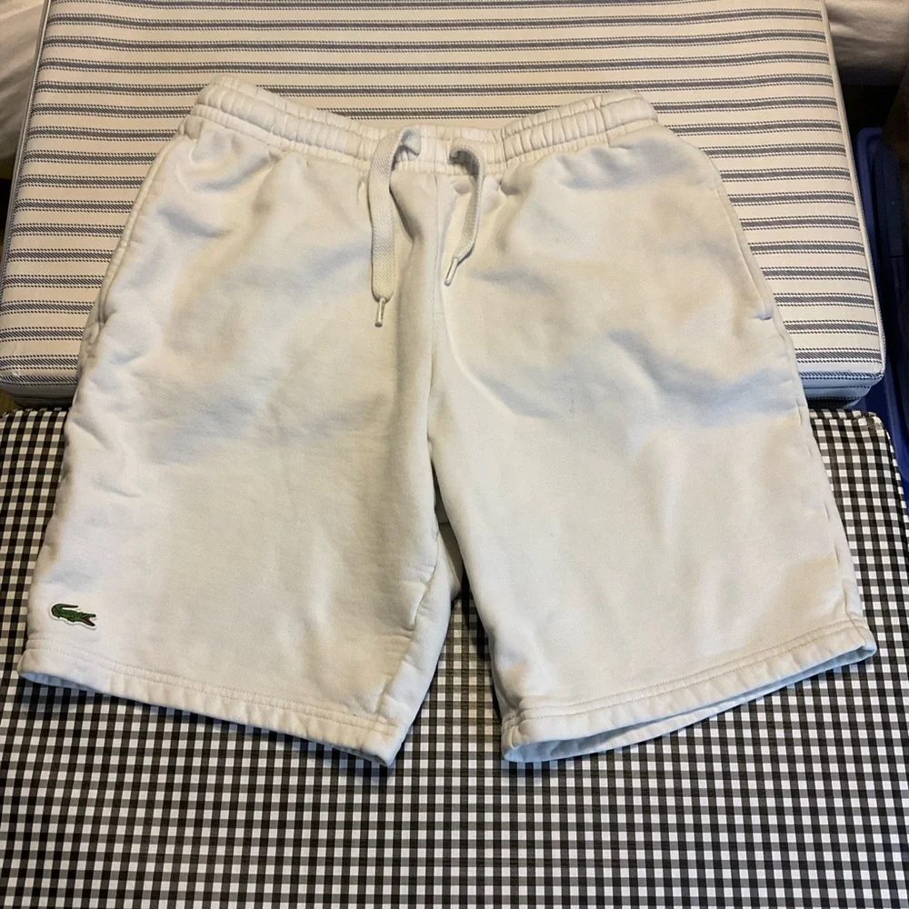 While Lacoste sweat shorts - Picture 6 of 6